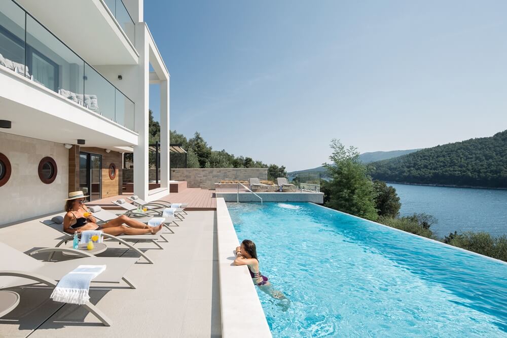 Villa Vlastelini II - pool and bay 